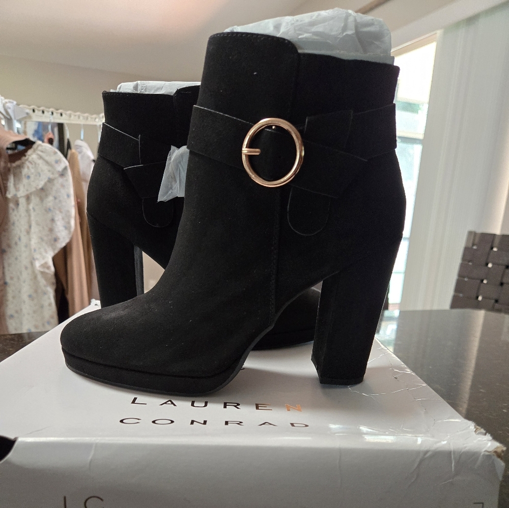 BNWT LC ankle boots size 7